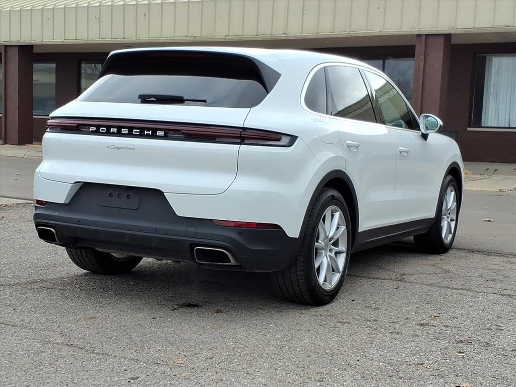 2024 Porsche Cayenne Base photo 4