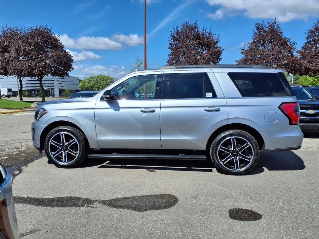 Used 2020 Ford Expedition Limited with VIN 1FMJU2AT0LEA91707 for sale in Farmington, MI