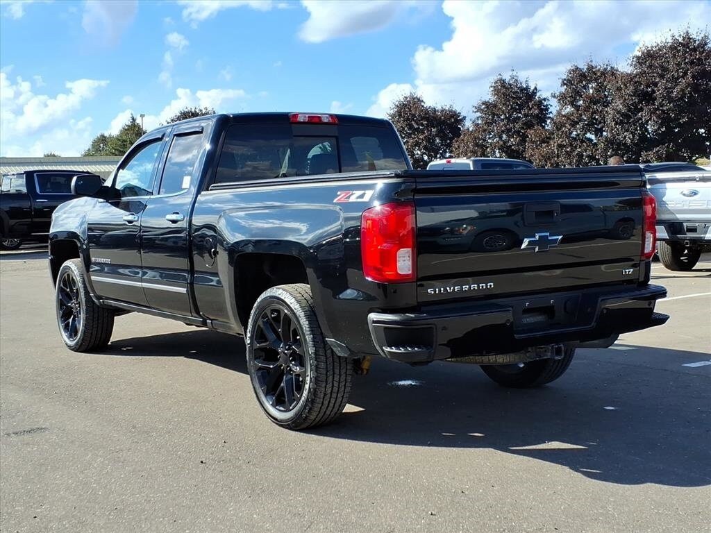 2018 Chevrolet Silverado 1500 LTZ photo 3
