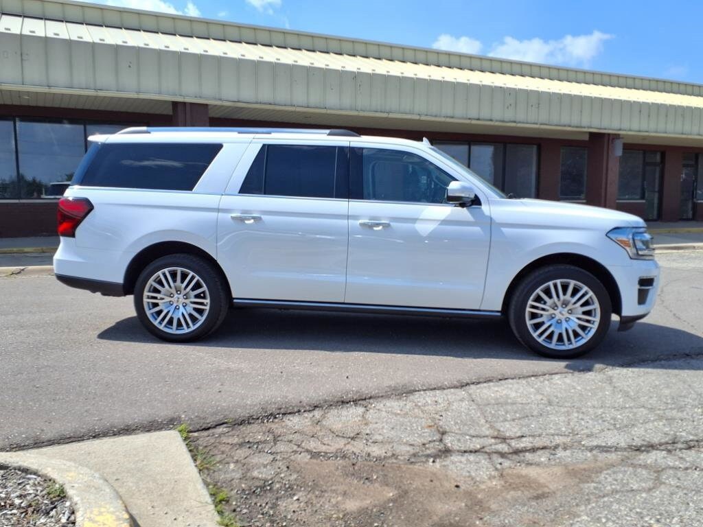 2024 Ford Expedition MAX Limited photo 3