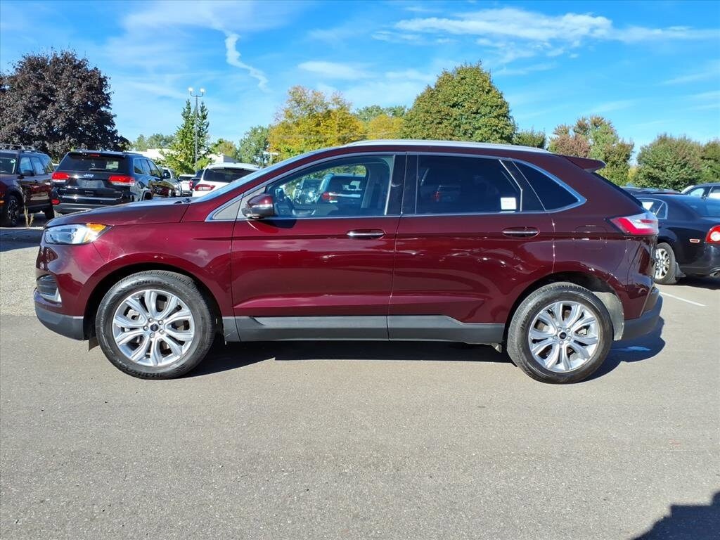 2023 Ford Edge Titanium photo 2
