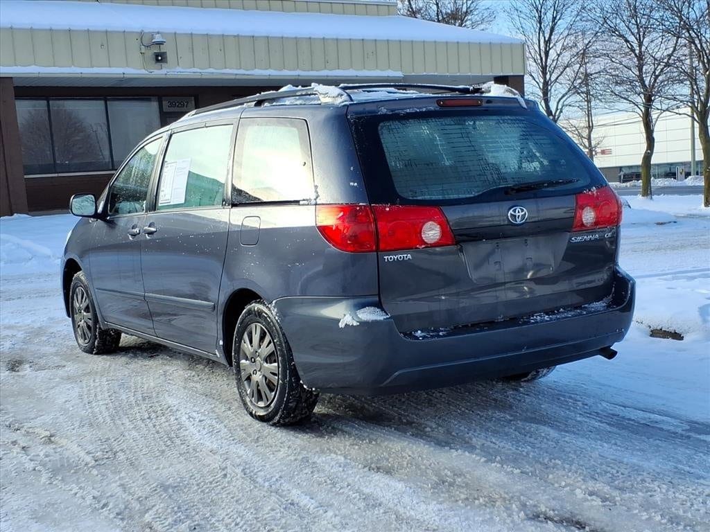 2006 Toyota Sienna CE photo 2