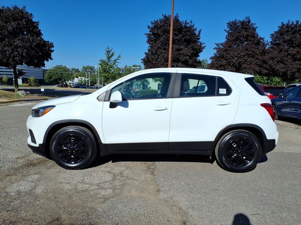 Used 2018 Chevrolet Trax LS with VIN KL7CJKSB9JB723269 for sale in Farmington Hills, MI
