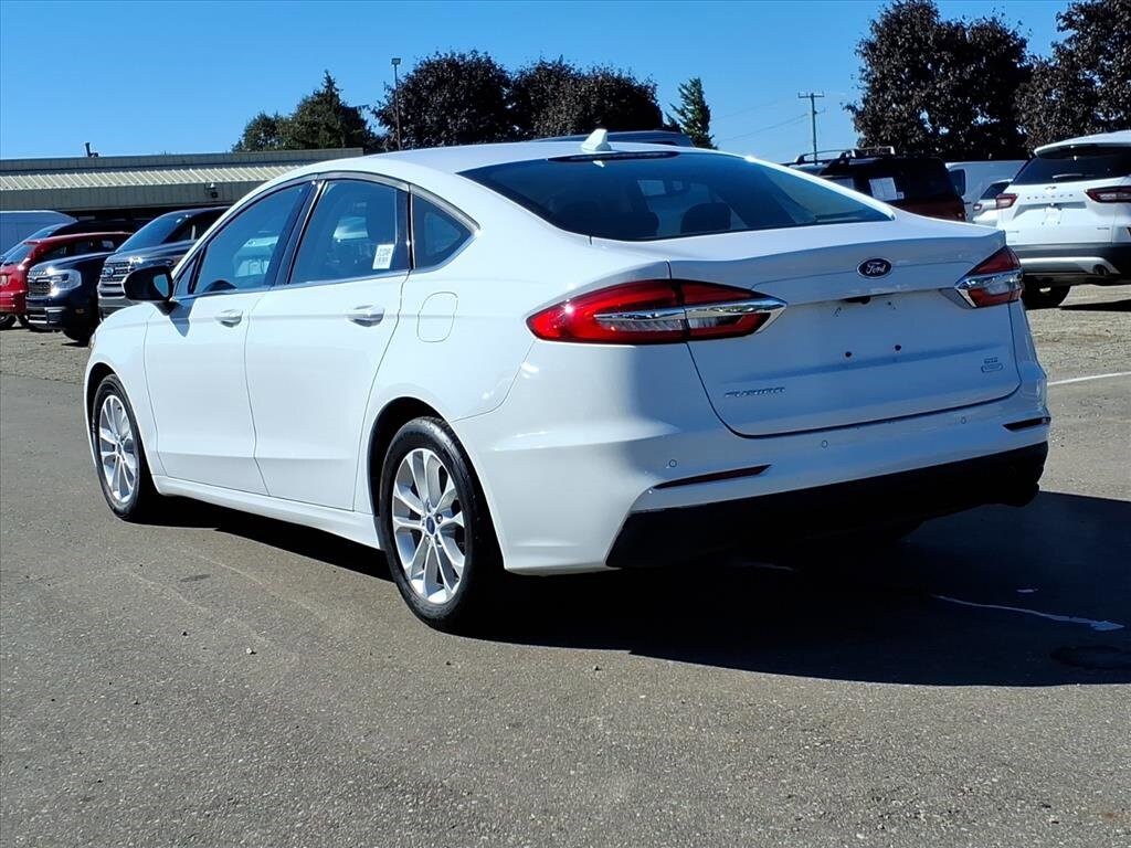 2020 Ford Fusion SE photo 3