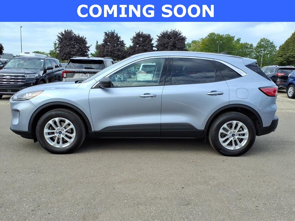 2022 Ford Escape SE photo 2