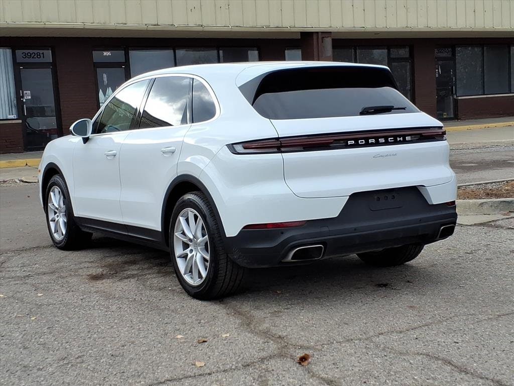 2024 Porsche Cayenne Base photo 2
