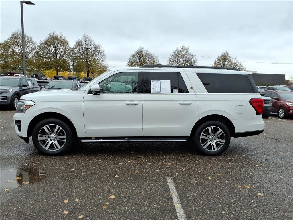 2022 Ford Expedition MAX XLT photo 2