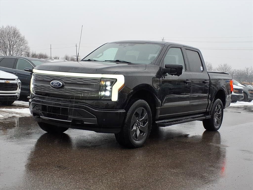 2023 Ford F-150 Lightning Lariat's photo