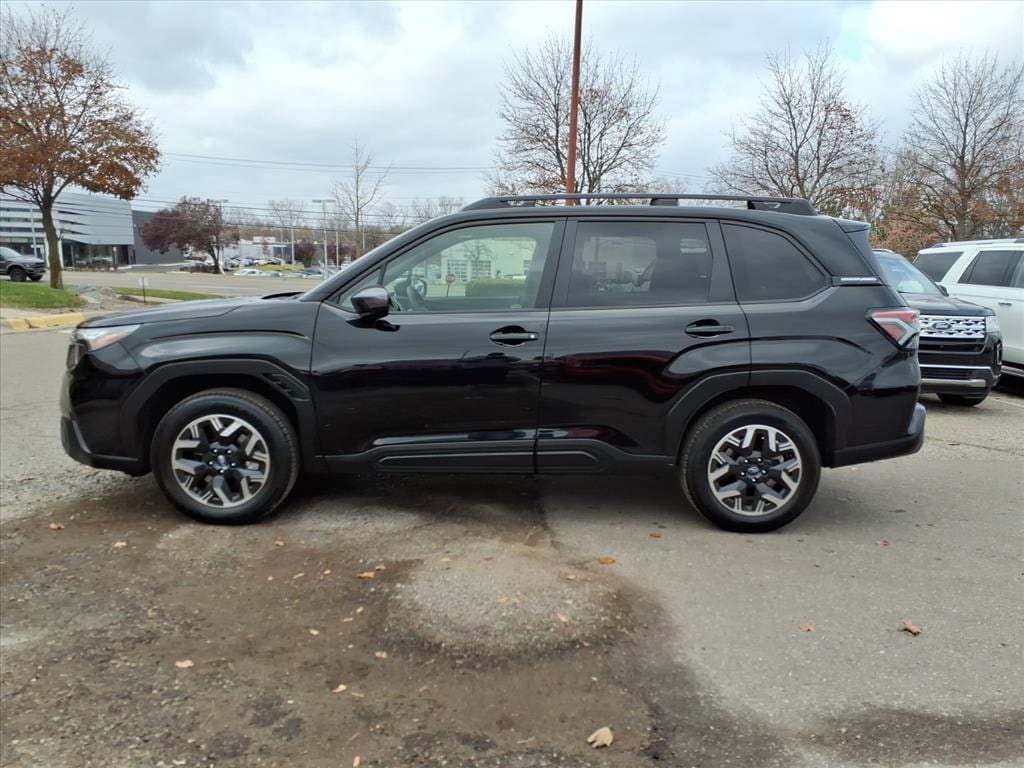 2025 Subaru Forester Premium photo 2