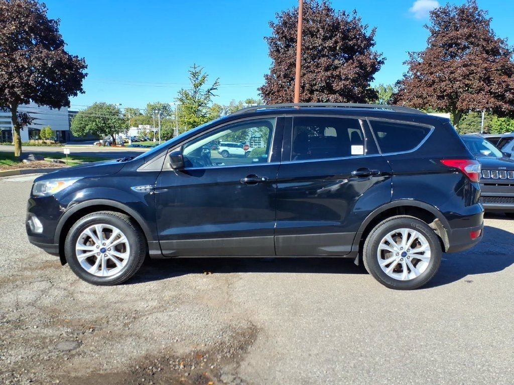 Used 2017 Ford Escape SE with VIN 1FMCU0GD8HUD26929 for sale in Farmington Hills, MI