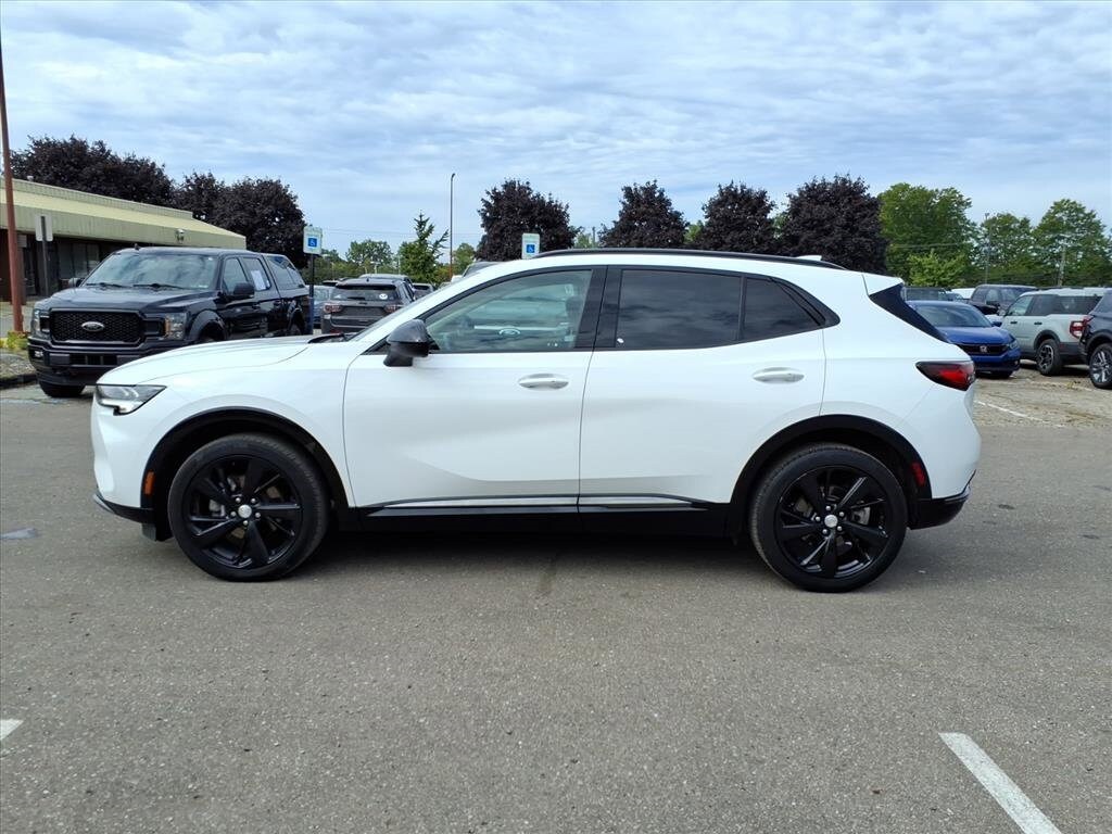 2021 Buick Envision Essence photo 2