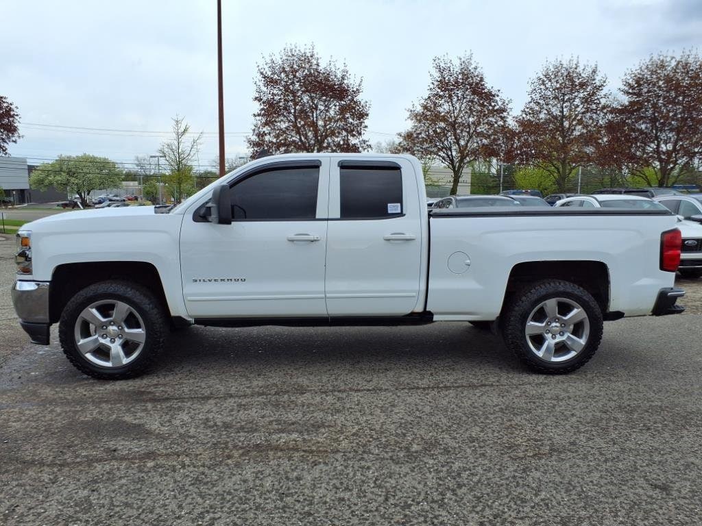 Used 2017 Chevrolet Silverado 1500 LT with VIN 1GCVKREC5HZ286992 for sale in Farmington, MI
