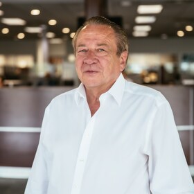 Staff member Ron Block from ab396a1b0419