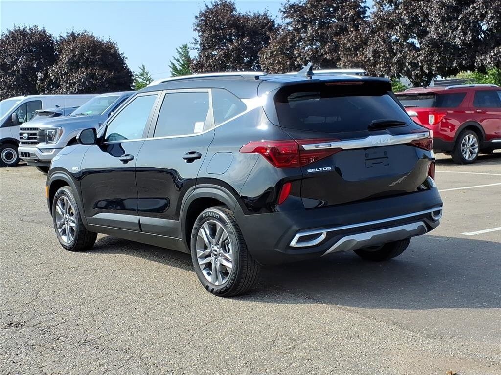 2023 Kia Seltos S Nightfall Edition photo 3