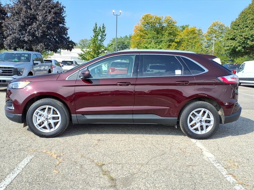 2023 Ford Edge SEL photo 2