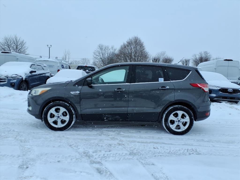 Used 2016 Ford Escape SE with VIN 1FMCU0G71GUB22210 for sale in Farmington Hills, MI