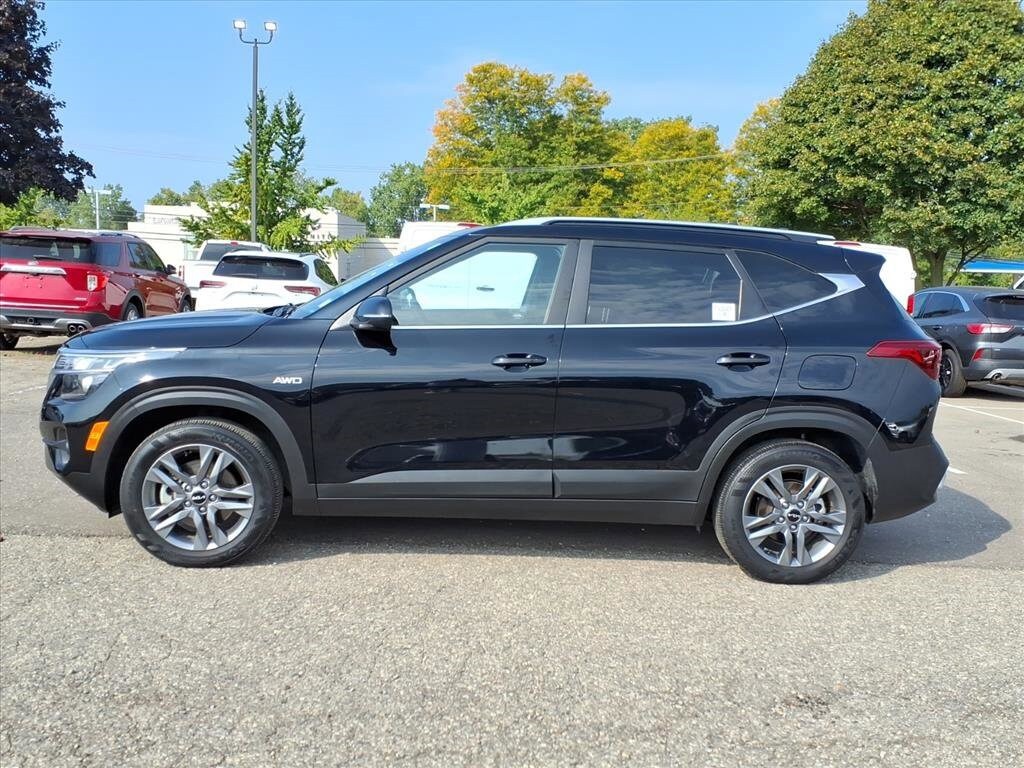 2023 Kia Seltos S Nightfall Edition photo 2