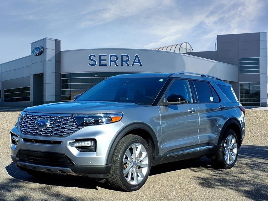 2023 Ford Explorer Platinum's photo