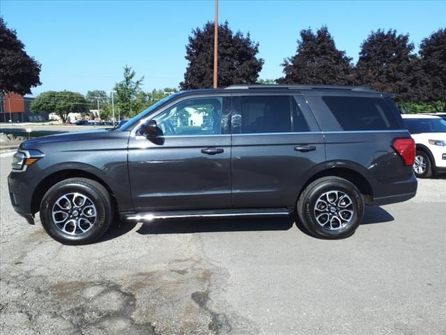 Used 2022 Ford Expedition XLT with VIN 1FMJU1JT5NEA28471 for sale in Farmington, MI