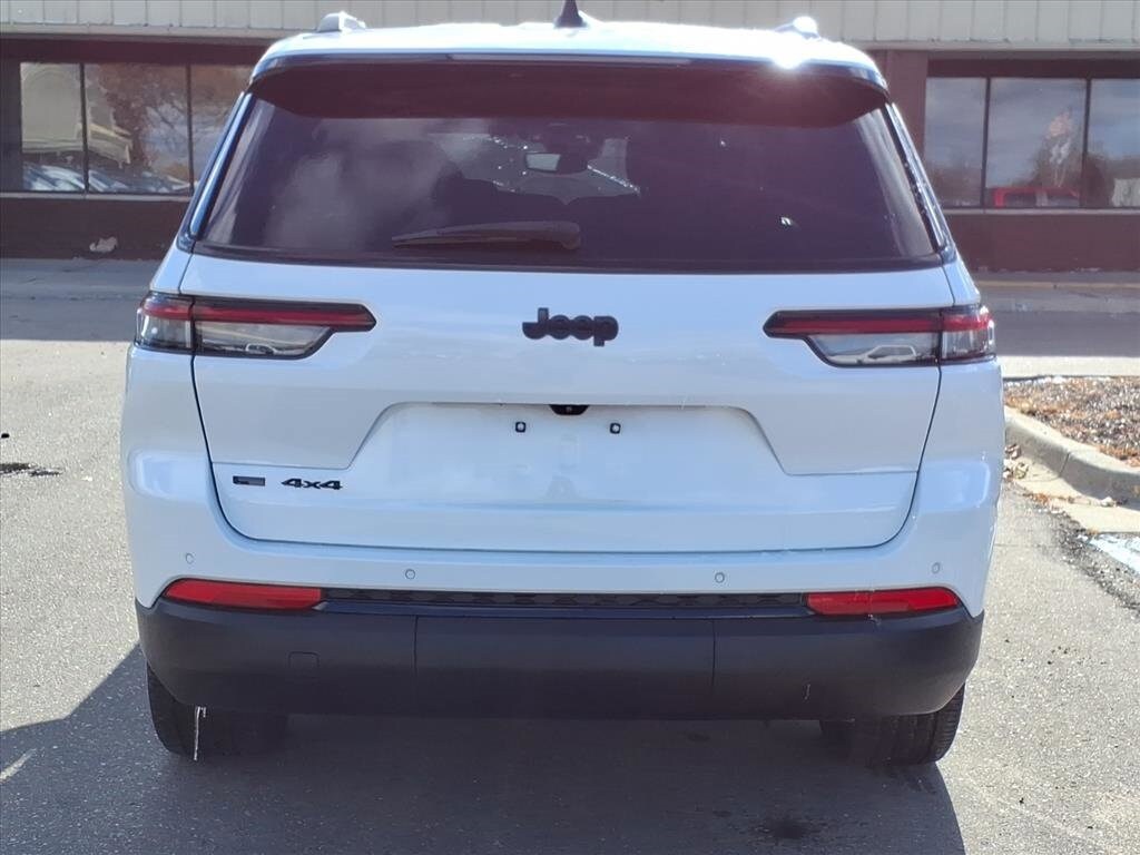 2023 Jeep Grand Cherokee Laredo Altitude photo 2