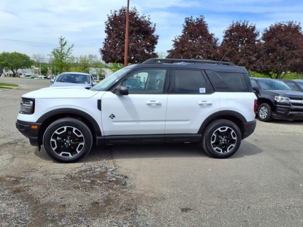 Used 2022 Ford Bronco Sport Outer Banks with VIN 3FMCR9C6XNRD62685 for sale in Farmington, MI