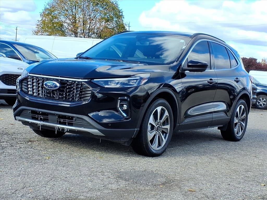 2023 Ford Escape Platinum's photo