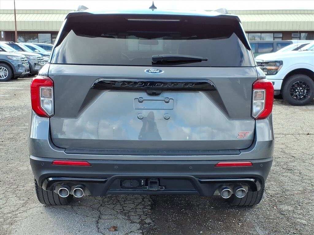 2023 Ford Explorer ST photo 4