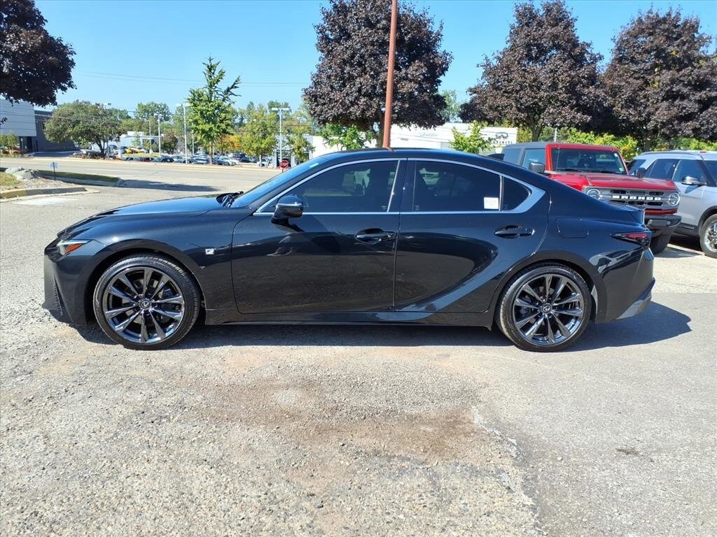 2022 Lexus IS 350 F SPORT photo 2