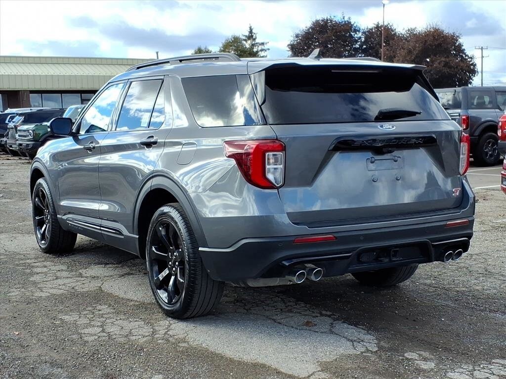 2023 Ford Explorer ST photo 3