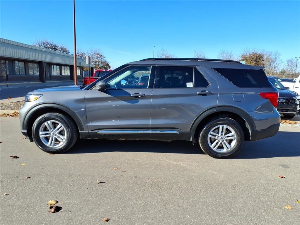 2021 Ford Explorer XLT photo 2