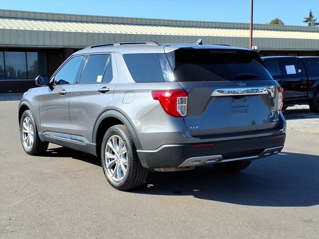 2021 Ford Explorer XLT photo 3