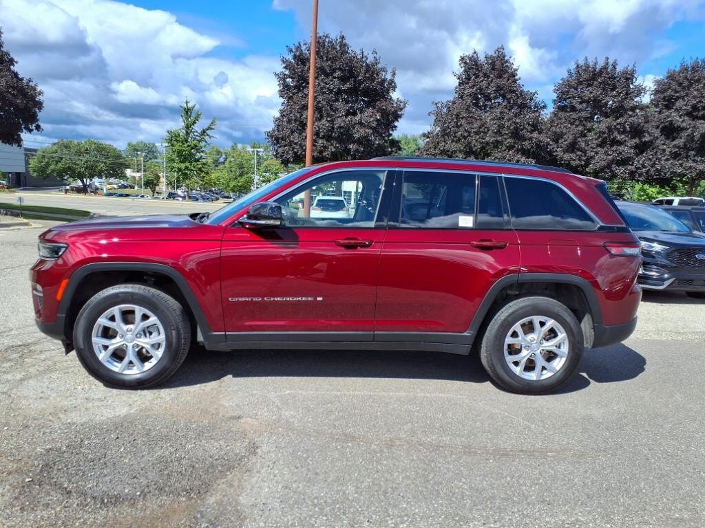 2023 Jeep Grand Cherokee Limited photo 2