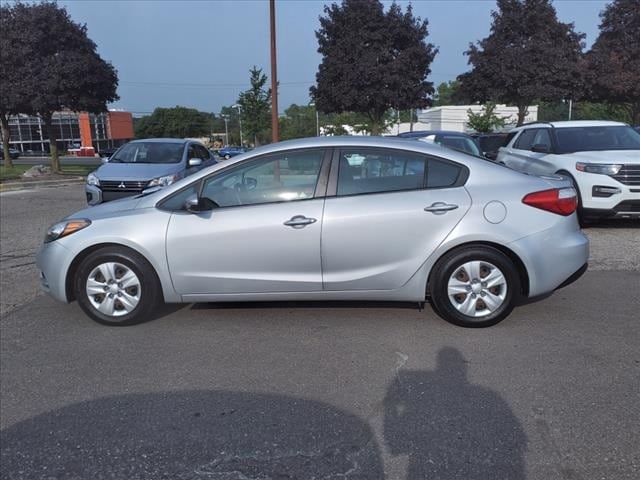 Used 2016 Kia Forte LX with VIN KNAFK4A6XG5576963 for sale in Farmington, MI