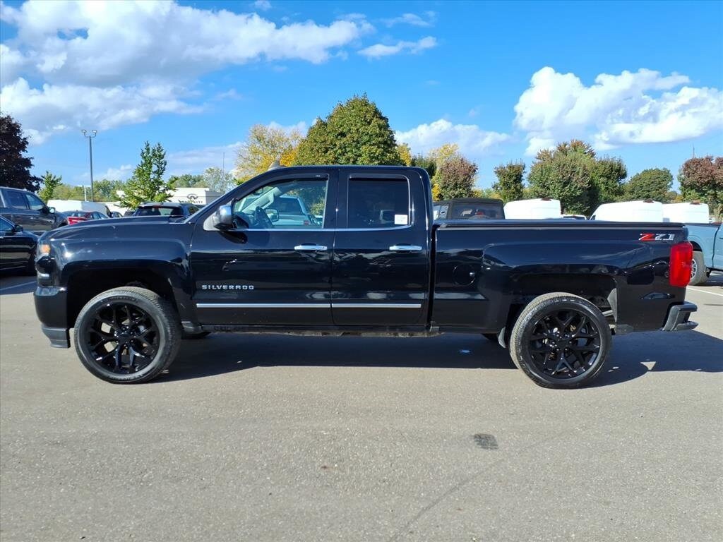 2018 Chevrolet Silverado 1500 LTZ photo 2