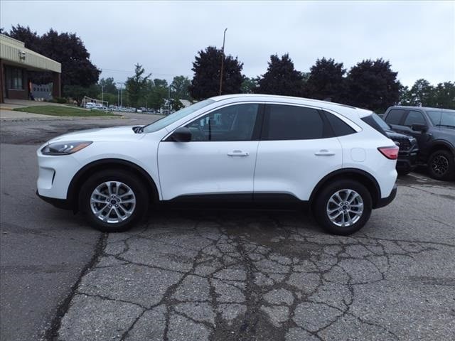 Used 2022 Ford Escape SE with VIN 1FMCU9G60NUB79751 for sale in Farmington, MI