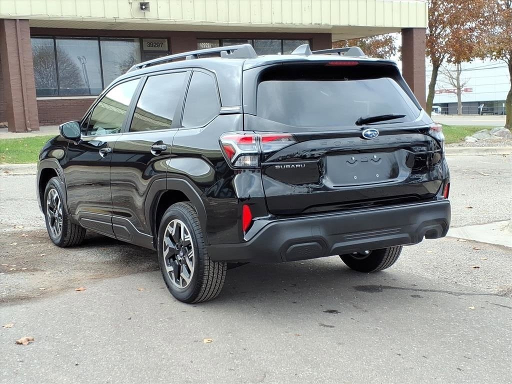 2025 Subaru Forester Premium photo 3