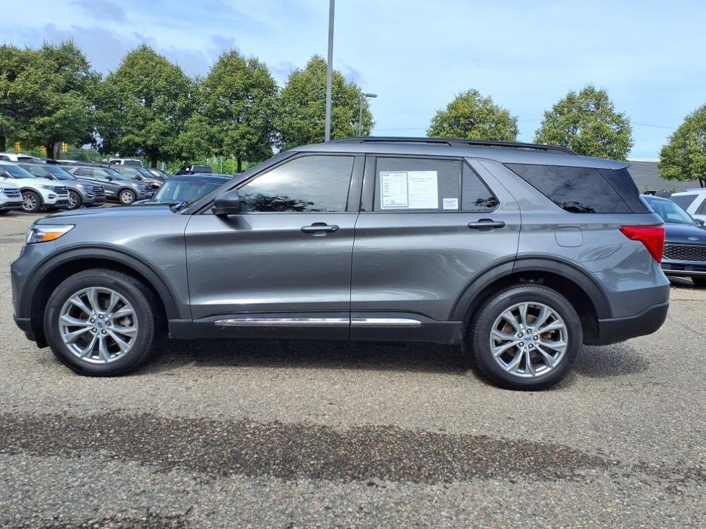 2023 Ford Explorer XLT photo 2