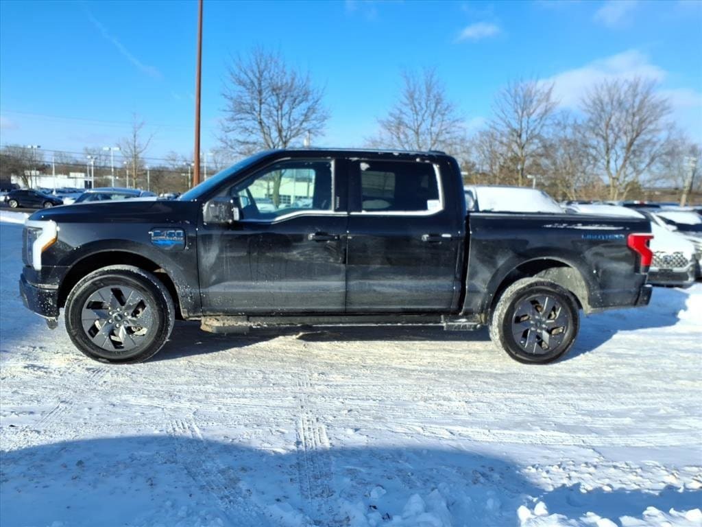 Used 2023 Ford F-150 Lightning Lariat with VIN 1FTVW1EV1PWG12391 for sale in Farmington Hills, MI