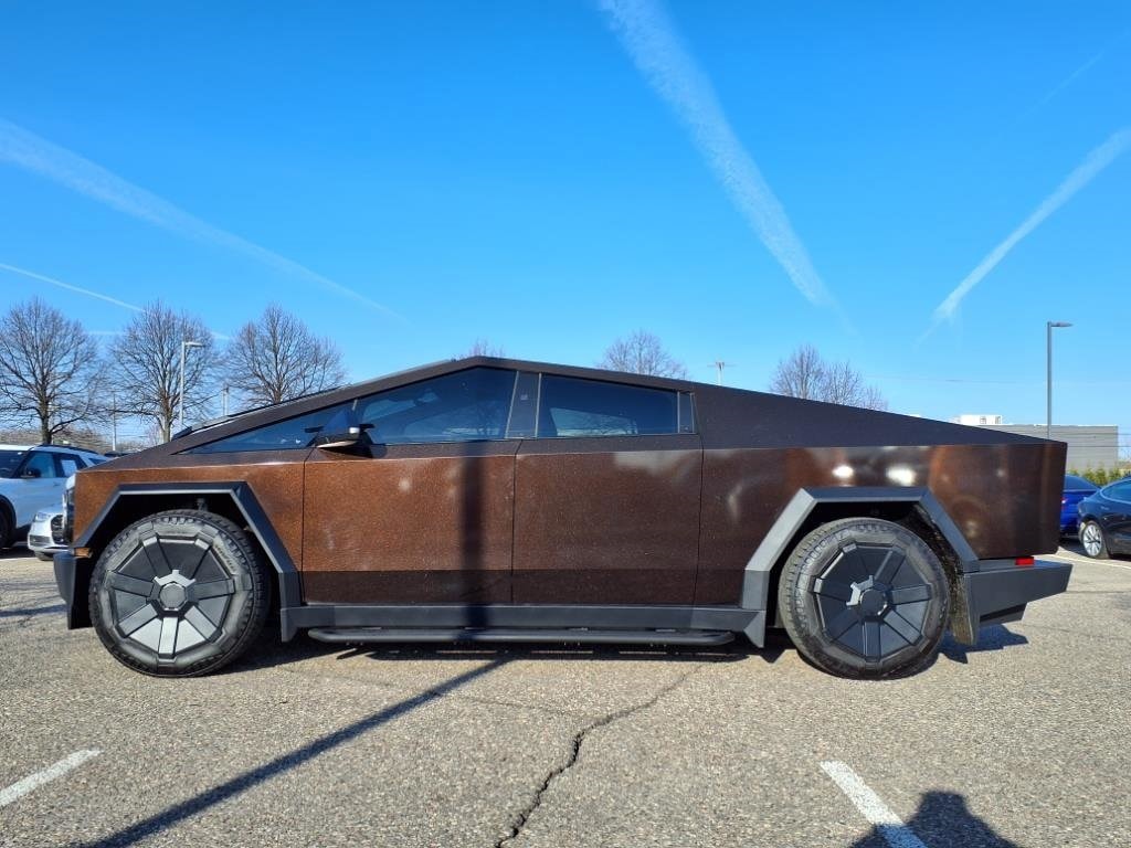 Used 2024 Tesla Cybertruck Base with VIN 7G2CEHED5RA003784 for sale in Farmington, MI