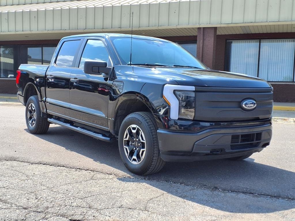 Used 2023 Ford F-150 Lightning Pro with VIN 1FTVW1EL6PWG45370 for sale in Farmington Hills, MI