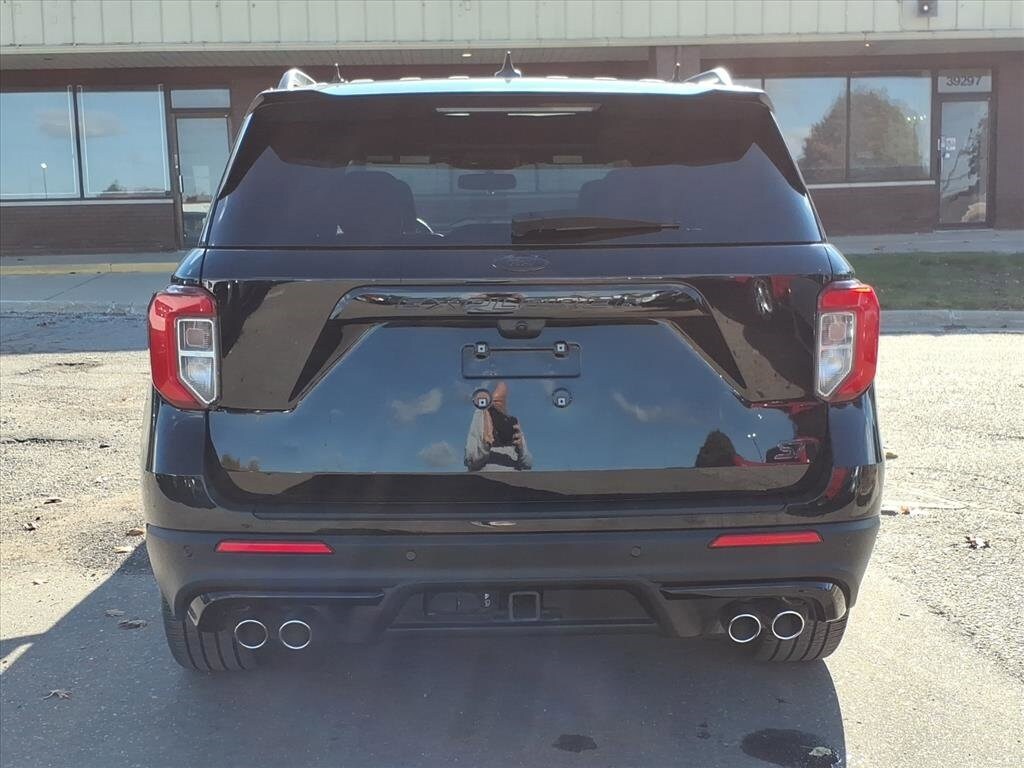 2024 Ford Explorer ST photo 2