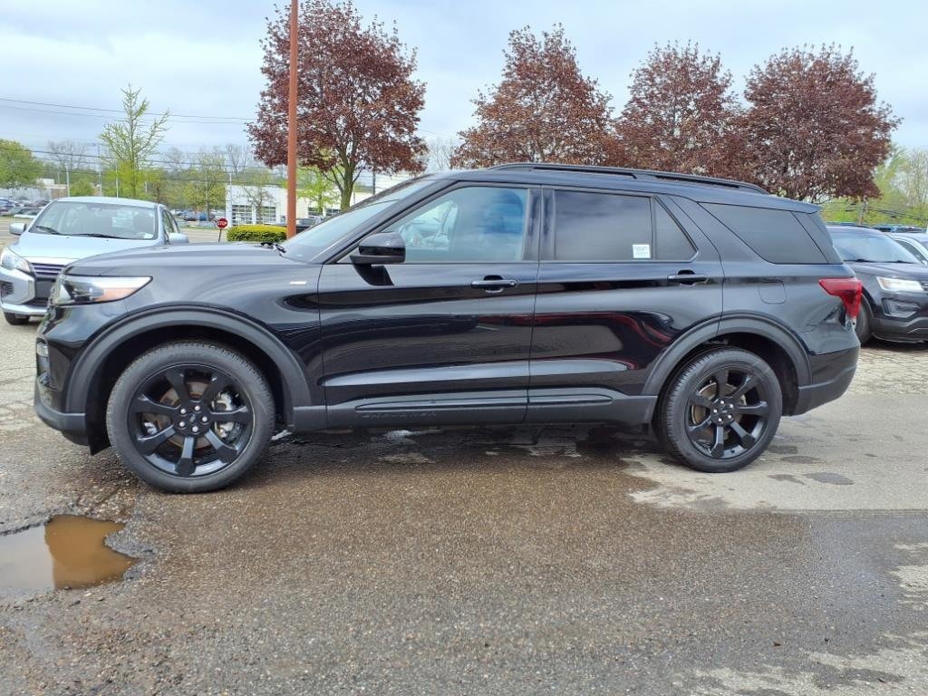 Used 2023 Ford Explorer ST-LINE with VIN 1FMSK8KH2PGA50447 for sale in Farmington, MI