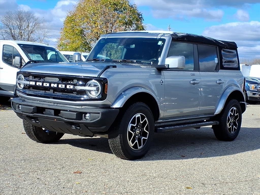 2023 Ford Bronco 4-Door Outer Banks's photo