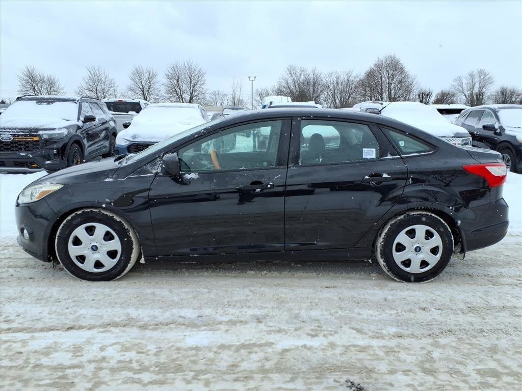 Used 2013 Ford Focus S with VIN 1FADP3E20DL113076 for sale in Farmington Hills, MI