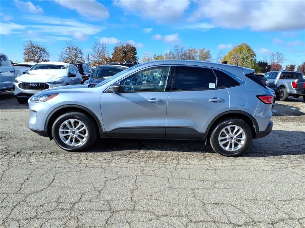 2022 Ford Escape SE photo 2