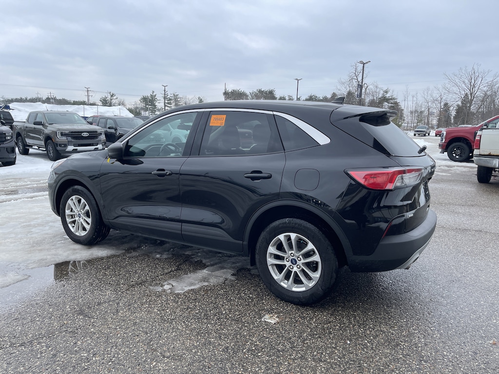 2022 Ford Escape SE photo 2