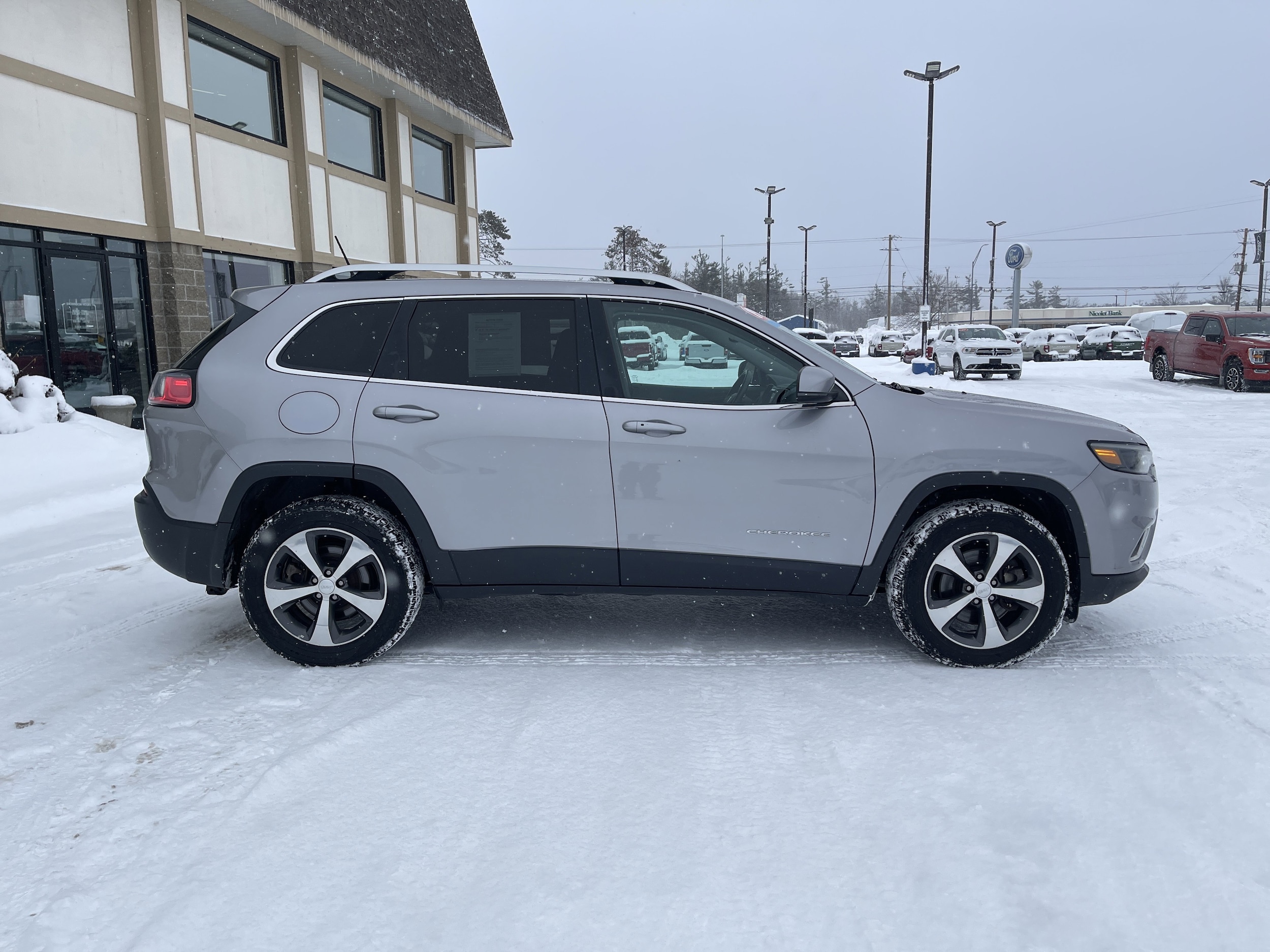 Used 2019 Jeep Cherokee Limited with VIN 1C4PJMDX4KD373905 for sale in Gaylord, MI