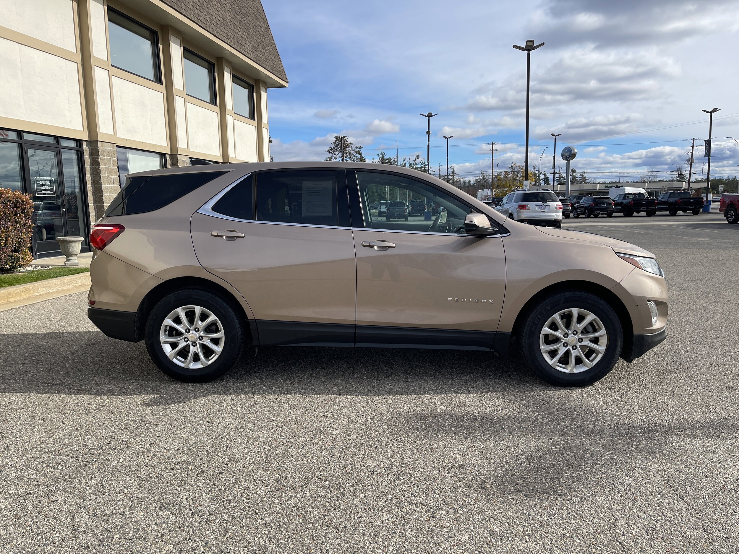 2019 Chevrolet Equinox photo 2