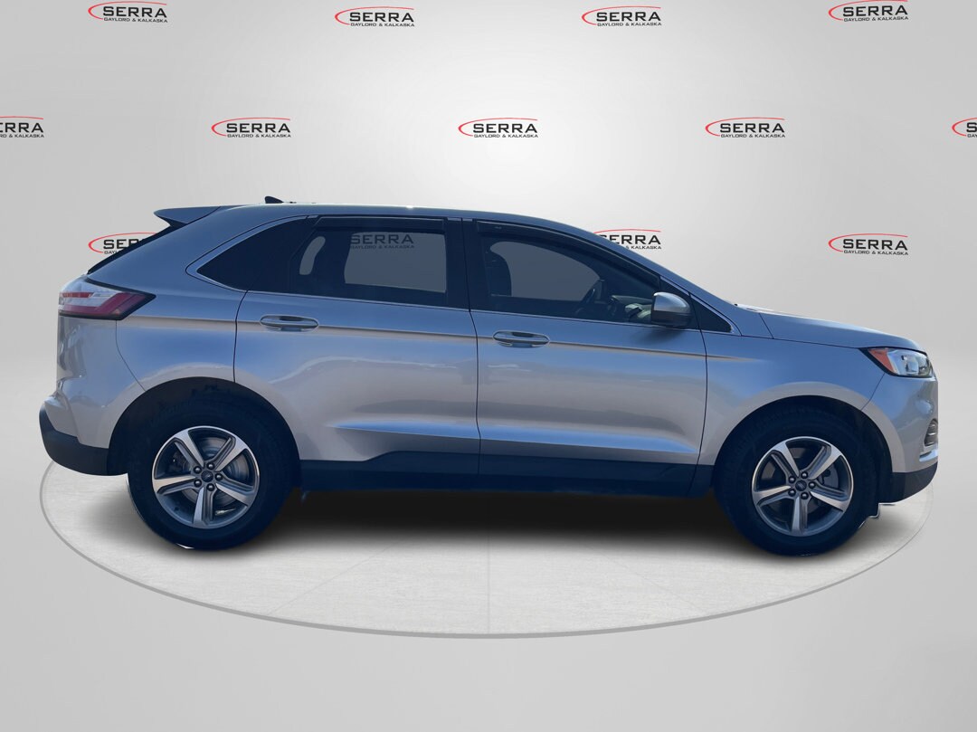 2022 Ford Edge SEL photo 4
