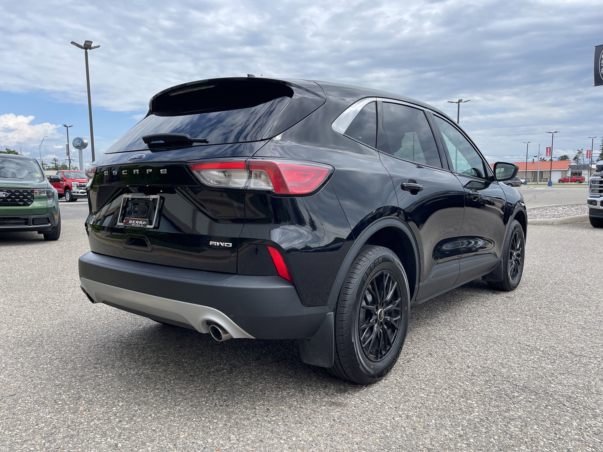 2022 Ford Escape SE photo 2